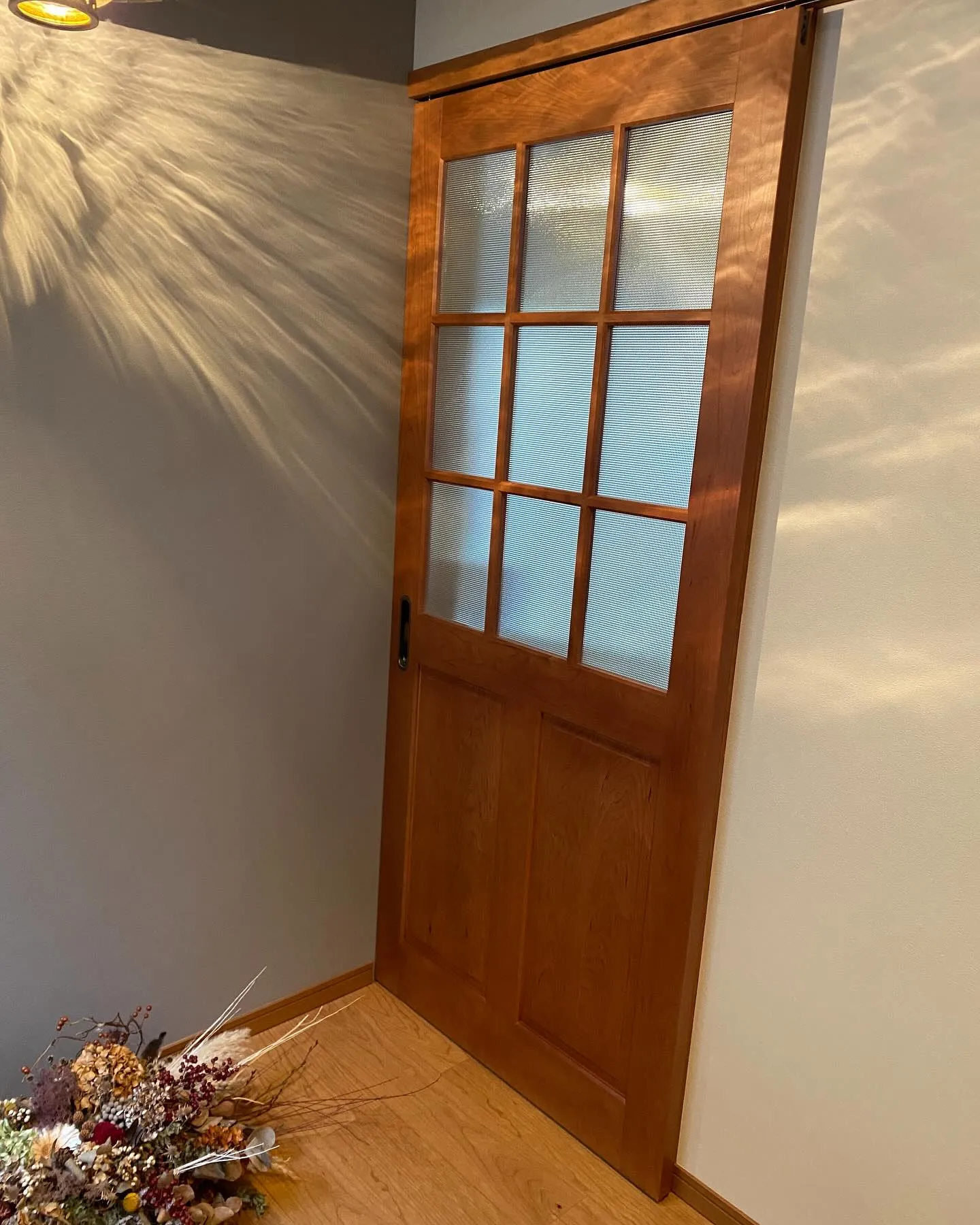 一軒のお宅のキッチン、ドアのリフォームをさせていただきました...