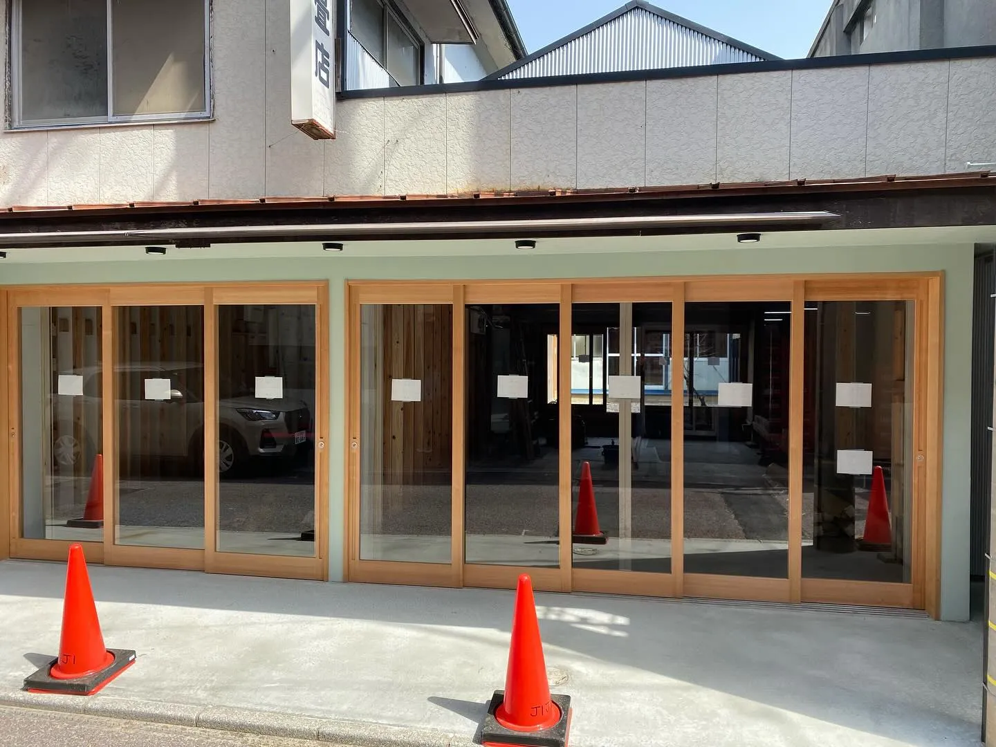 元畳屋さんだった店舗を、お店がいくつか入る為のテナントとして...