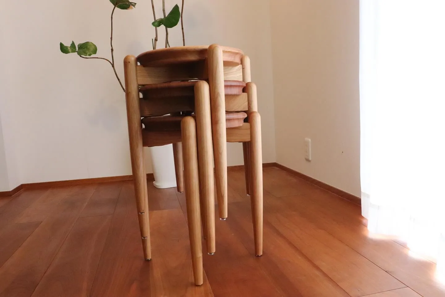 シンプル目なスタッキングスツールを製作致しました。