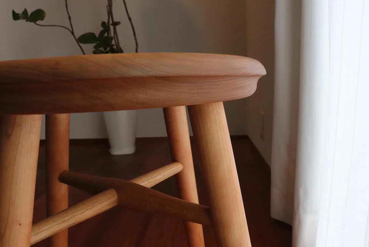 シンプル目なスタッキングスツールを製作致しました。