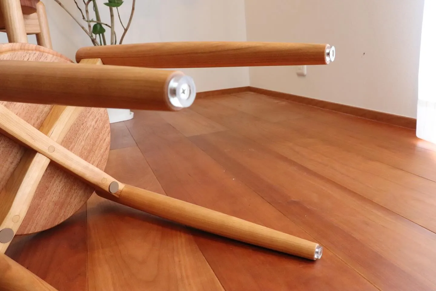 シンプル目なスタッキングスツールを製作致しました。
